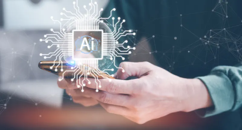 Mężczyzna wykonujący automatyzację AI przez smartfon