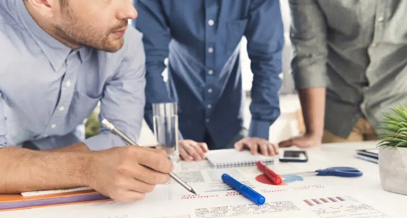 Zarząd zastanawiający się nad wyborem partnera lean dla swojej firmy